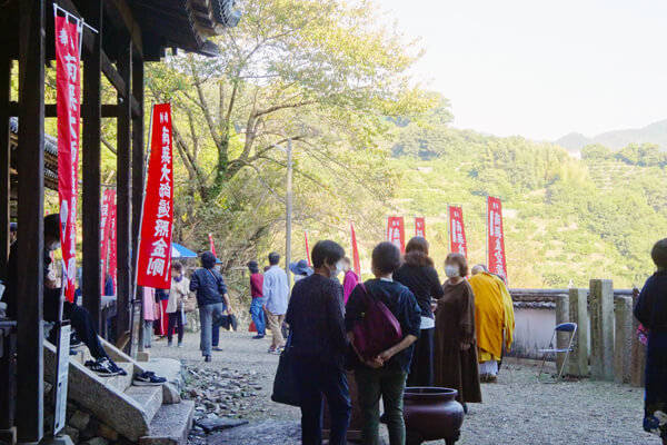 音詣 終了後 本堂前